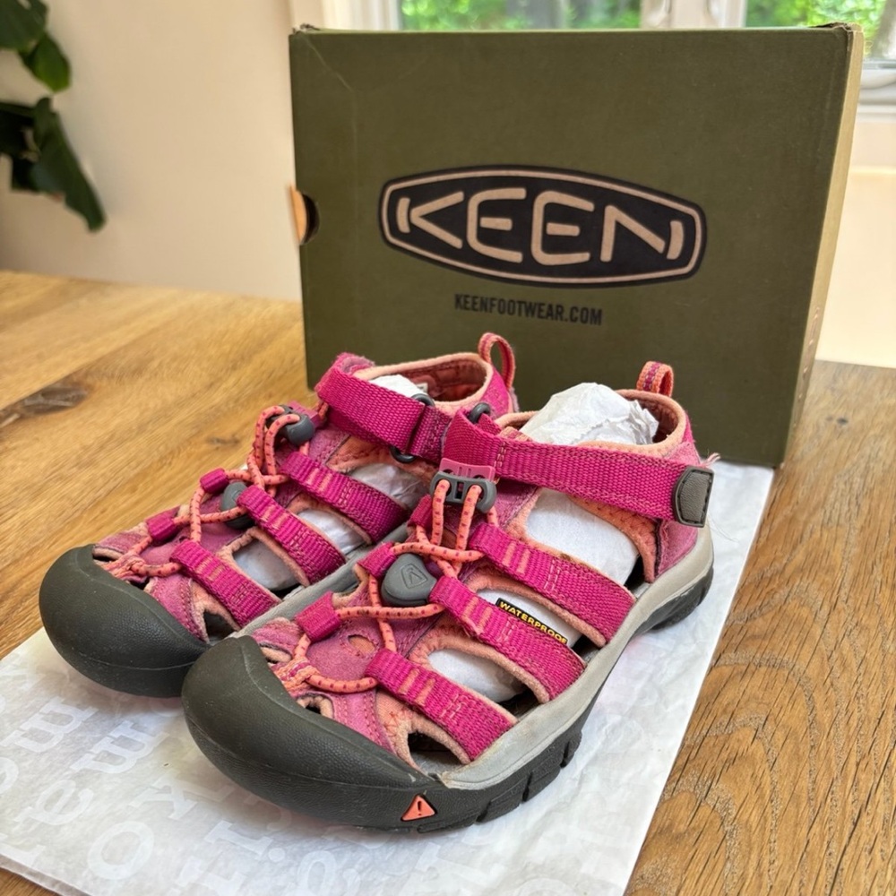 (SOLD) Keen, Kids Berry/Coral Newport H2 Sandals, US 12